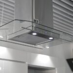 Die kompakte KitchenAid Go 5KSBR256BM, ein Küchengerät das Kabelchaos vermeidet, sauber auf einer Arbeitsplatte.