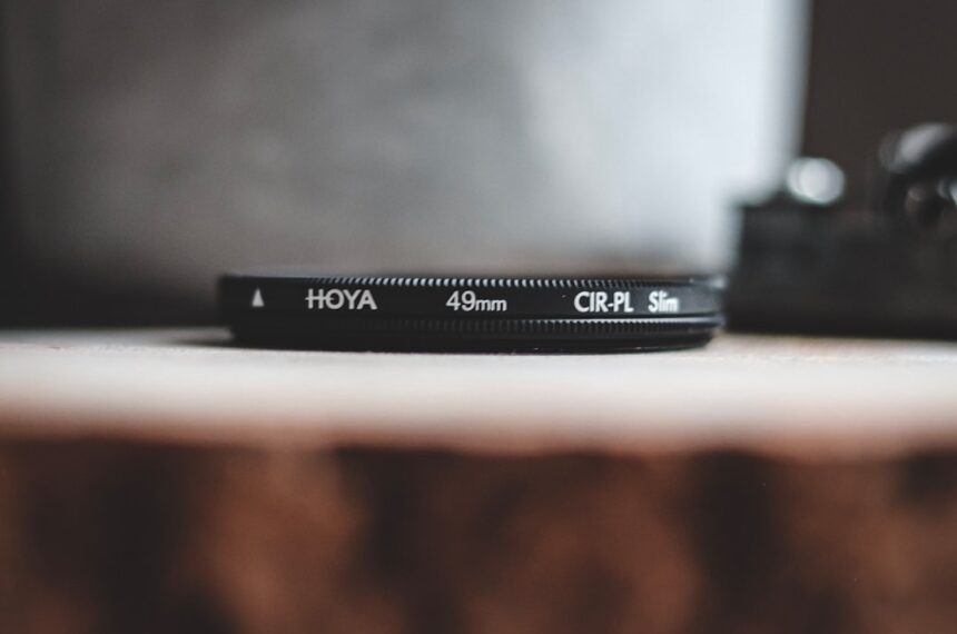 Der Hoya PrimeXS 43mm UV-Filter schützt Kameraobjektive zuverlässig vor Kratzern und UV-Strahlen.