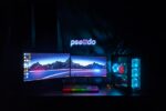 Draußen-Überwachungskamera TP-Link Tapo C560WS montiert an einer Hauswand.